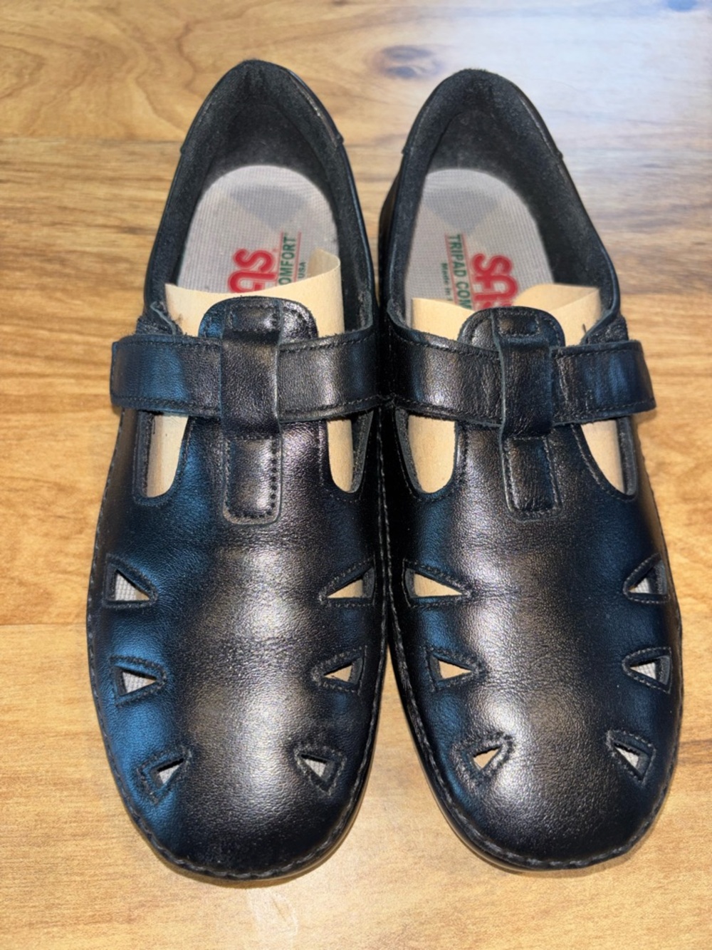 SAS Black Leather T-Strap Comfort Sandals